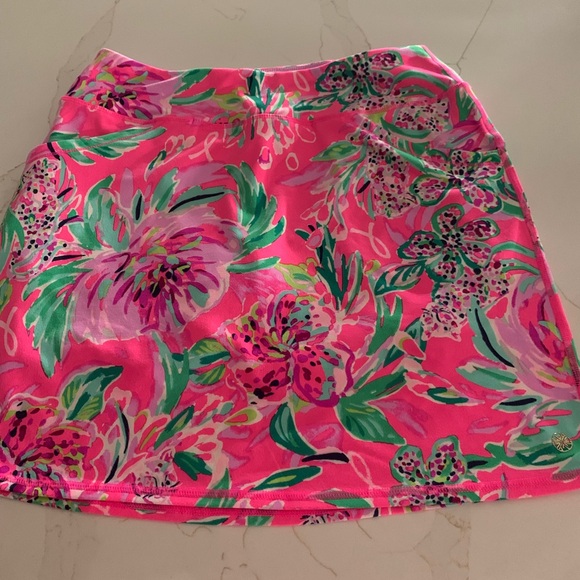 EEEUC SMALL, Lilly Pulitzer Mayans Cockatoo Pink Paws for a Cause Luxletic Skort - Picture 4 of 7